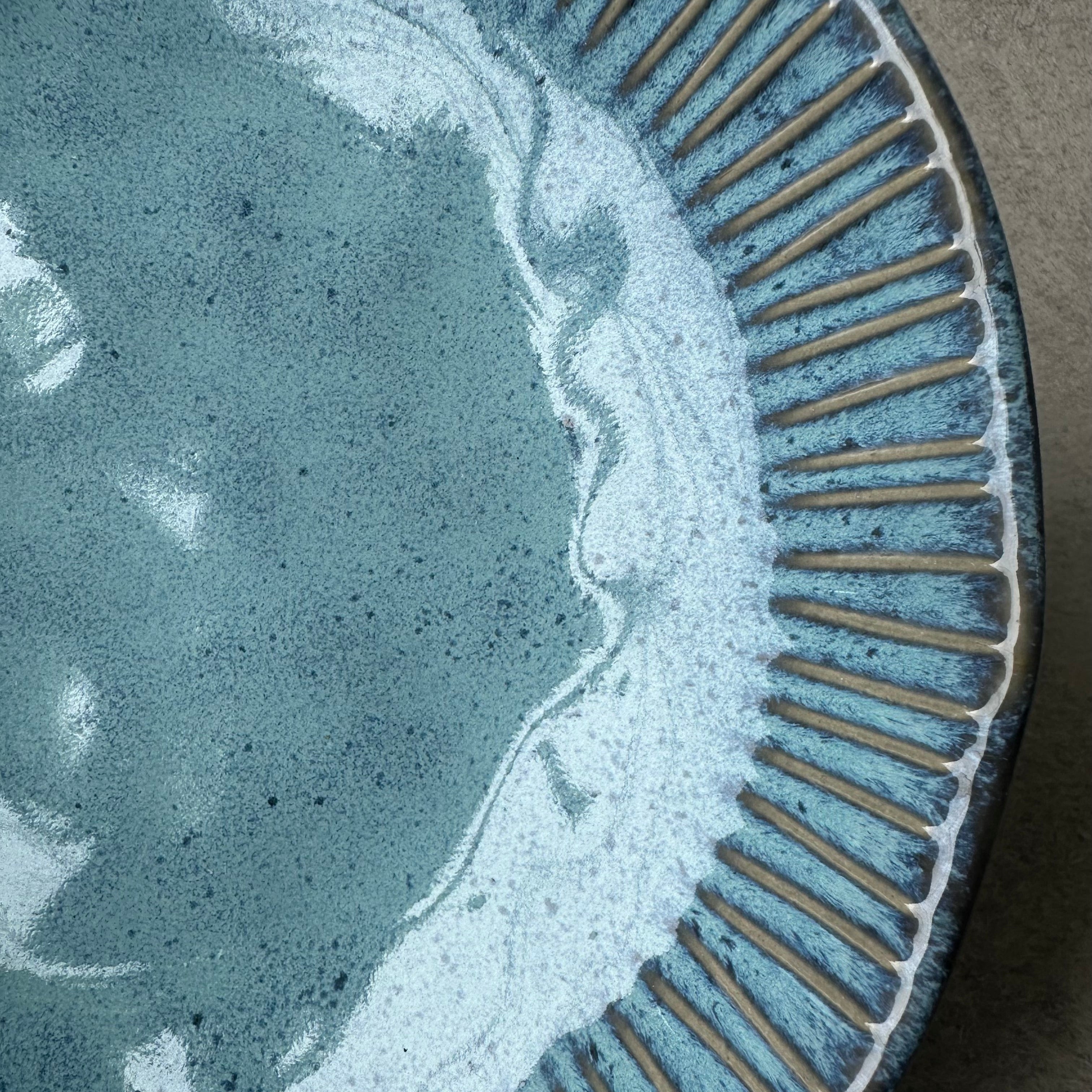 Breeze 8.8" Organic Shallow Bowl
